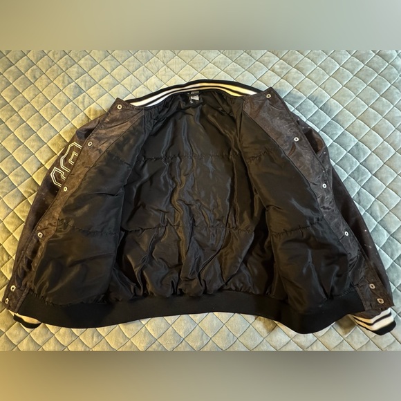 H&M Divided Women’s Baseball Gray Bomber - Picture 4 of 5